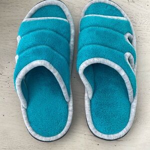 Isotoner New slippers without tag